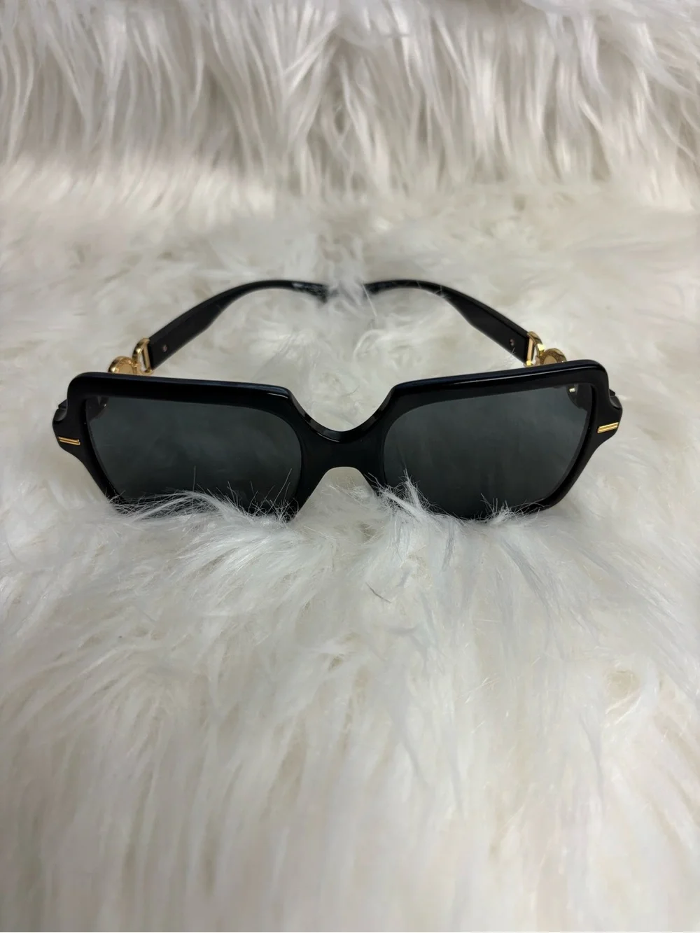 * | Versace | VE4441 Women's Sunglasses in Black. Size 55mm.